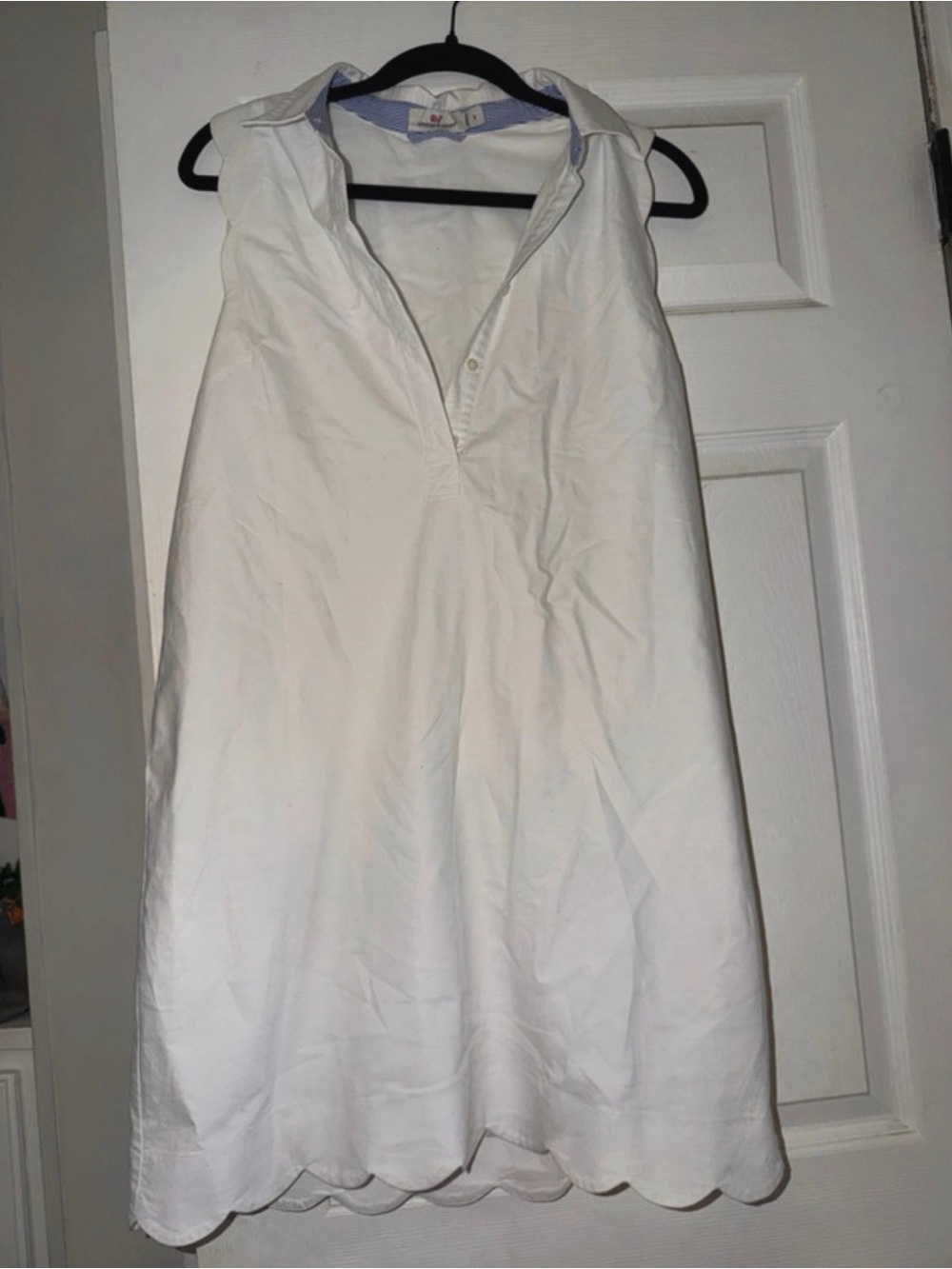 Vineyard Vines White Sleeveless Scallop-Hem Dress.